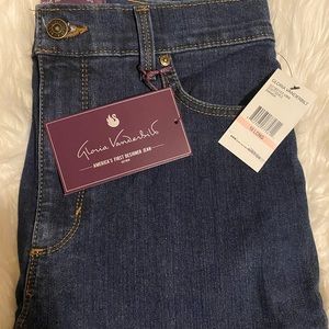 Gloria Vanderbilt Womens Jeans, Scottsdale Wash, New With Tags! Size 10 LONG! :)